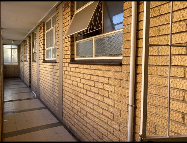 2 BEDROOM TOWNHOUSE FOR SALE IN LORENTZVILLE